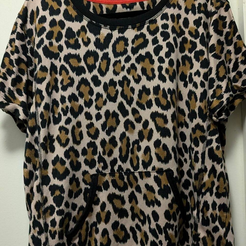 Animal print short sleeve sweatshirt